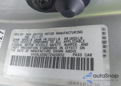 2007 Pontiac Vibe из США, поврежденный, VIN 5Y2SL65827Z420852